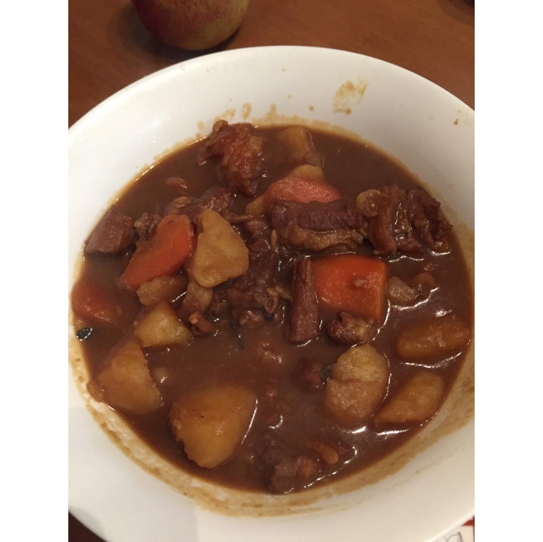 胡萝卜土豆烧牛腩