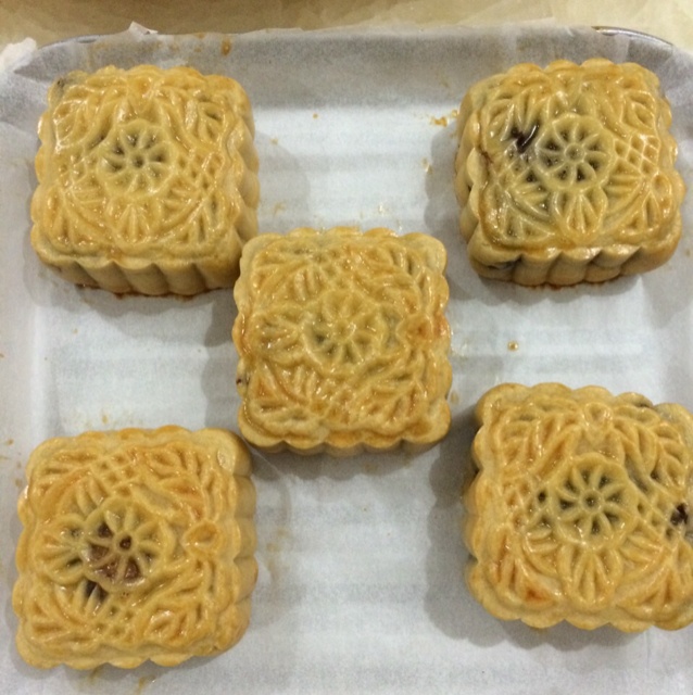广式月饼—蛋黄莲蓉月饼