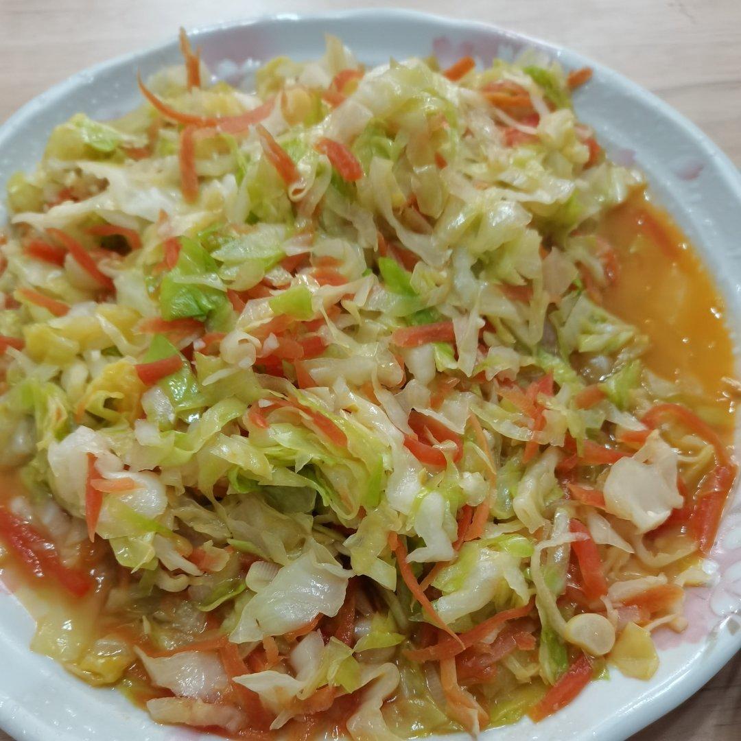 快手素炒圆白菜胡萝卜丝