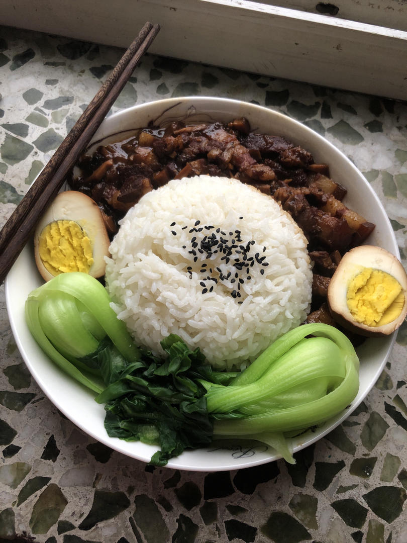 洋葱酥卤肉饭