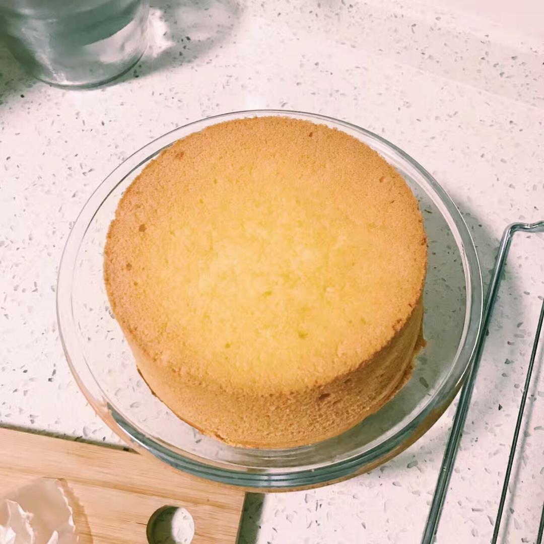六寸戚风蛋糕胚的做法