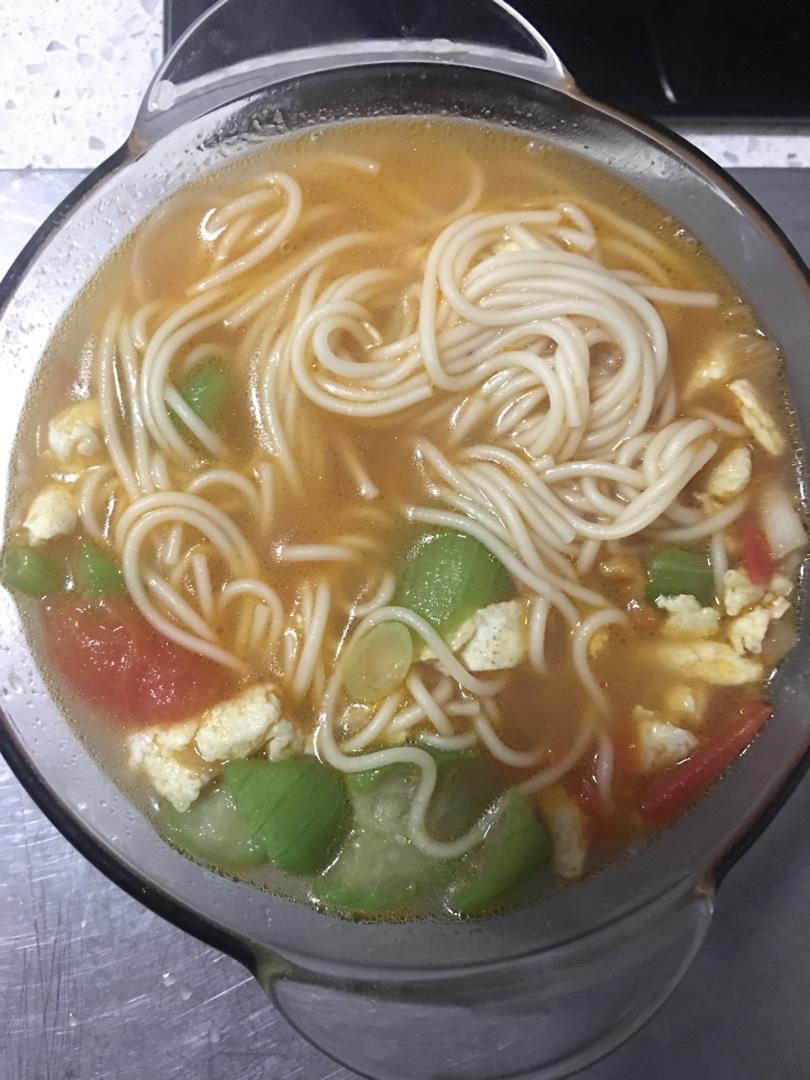 浓汤番茄捞面！大人小孩都爱吃