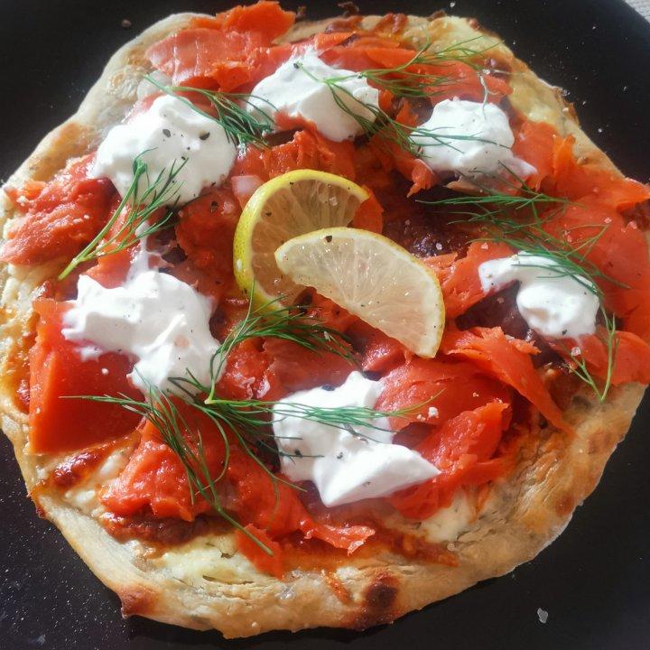 烟熏三文鱼酸奶油披萨(3种做法)