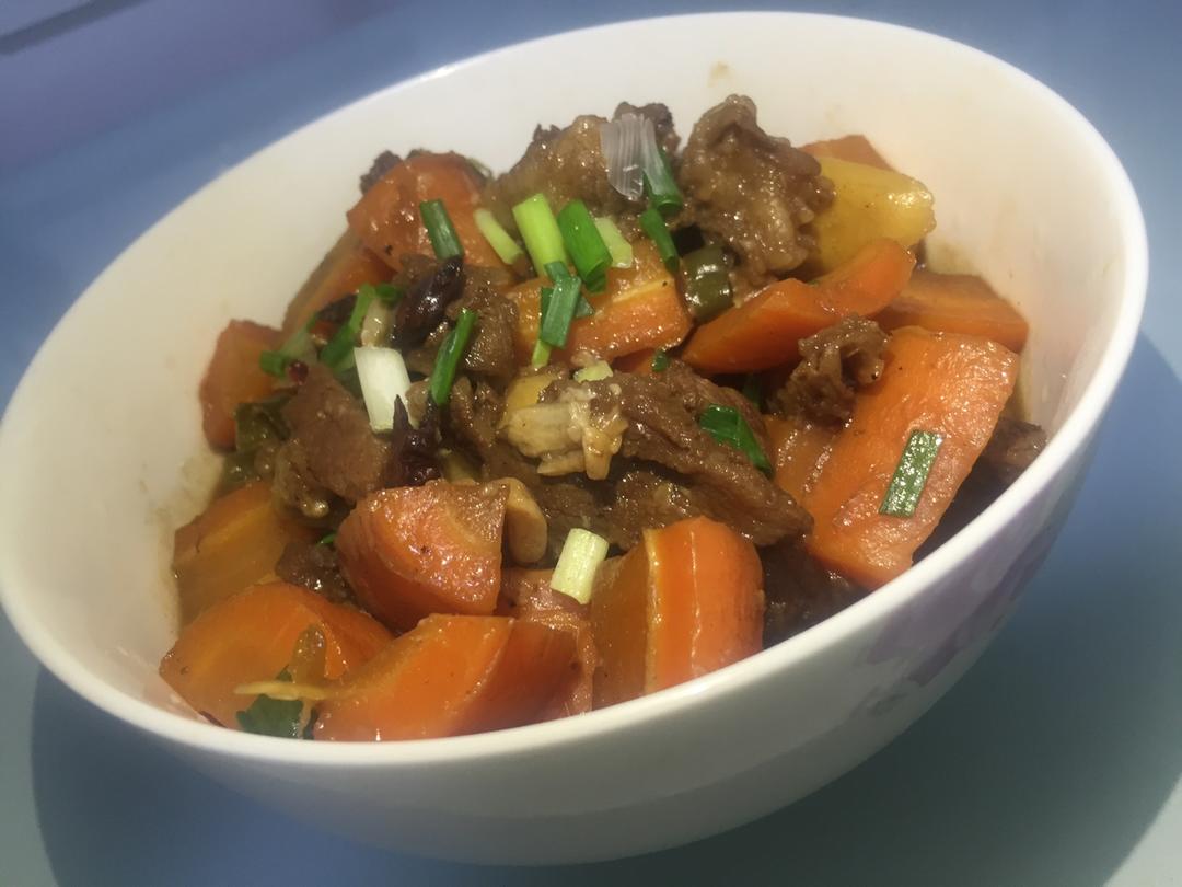 沙沙土豆胡萝卜炖牛肉