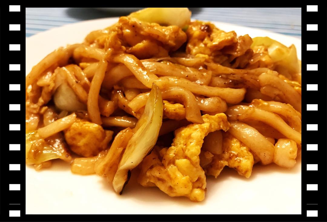 日式炒乌冬的简单家常做法（让不爱吃蔬菜的小朋友也能爱上它）的做法