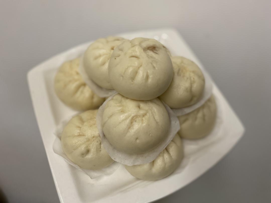 松软多汁的肉包子