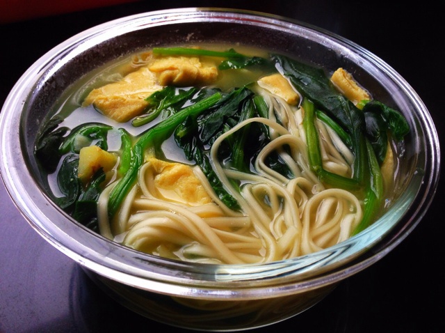 菠菜鸡蛋面