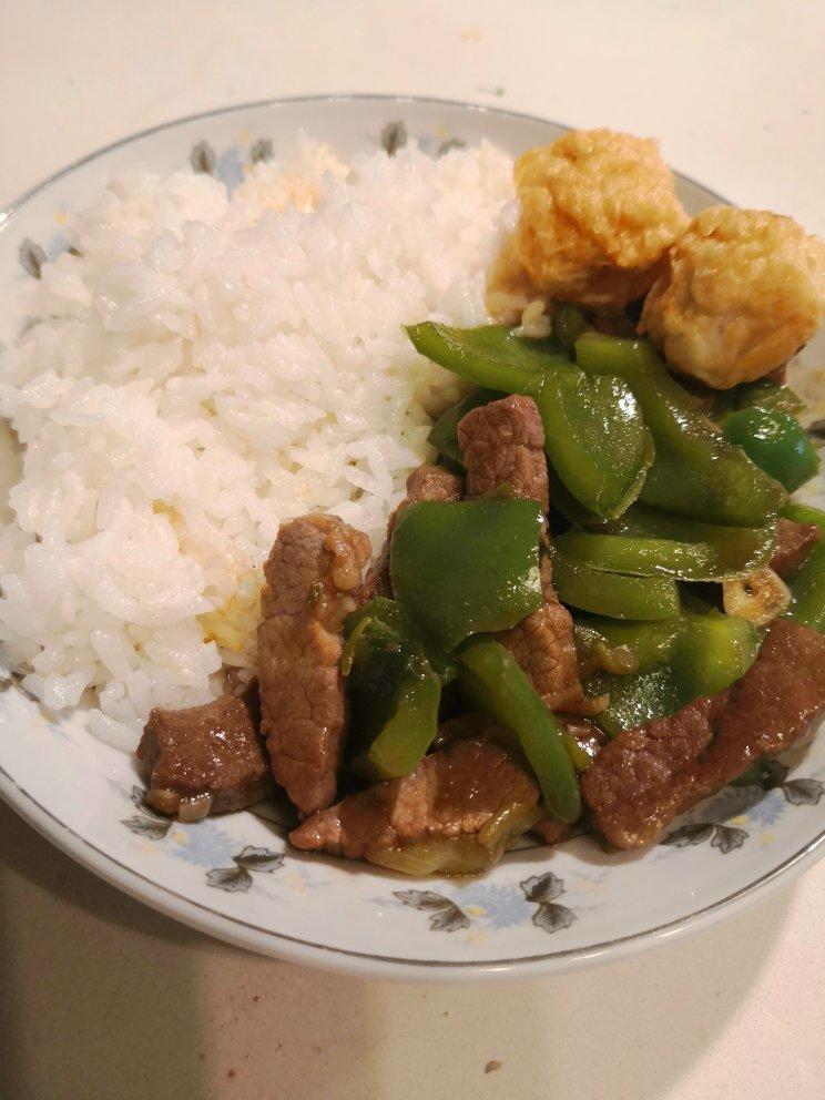 蚝油牛肉炒青椒