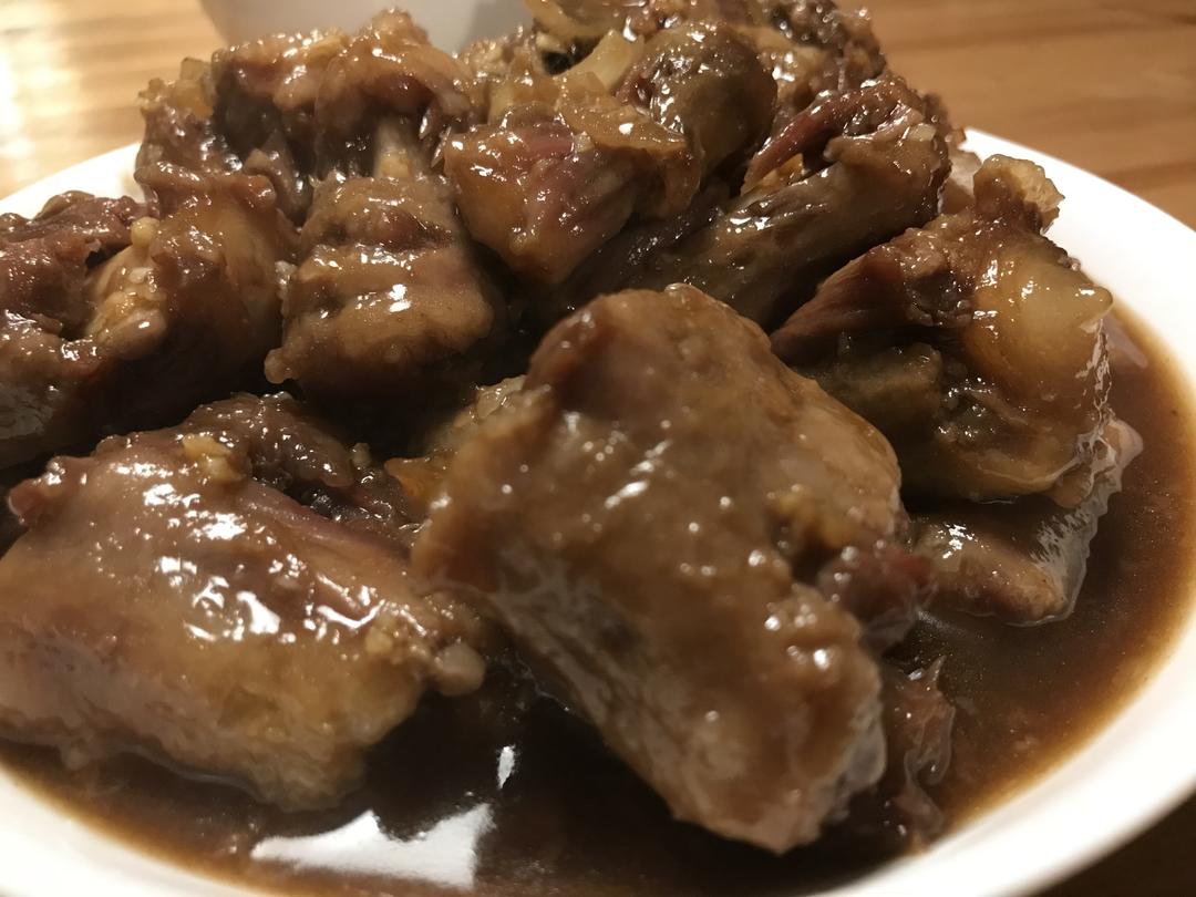 黄焖牛尾 Braised Ox Tail in Melted Sugar and Soy Sauce的做法