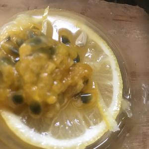 百香果柠檬气泡水的做法 步骤3