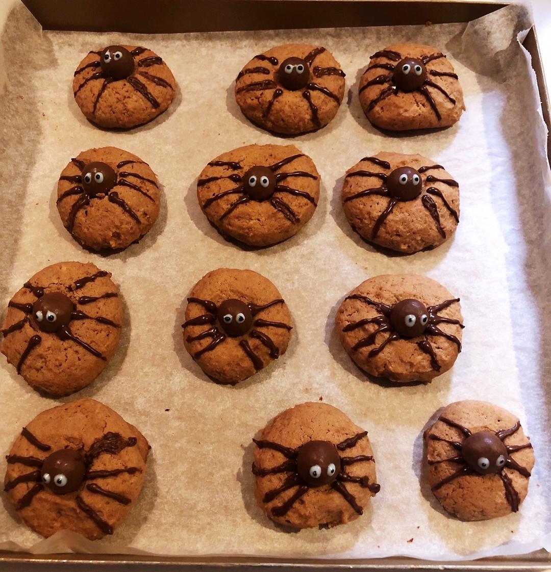万圣节蜘蛛花生酱曲奇