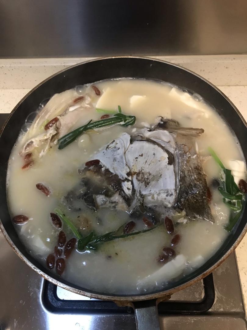 showm0lp做的鱼头豆腐汤