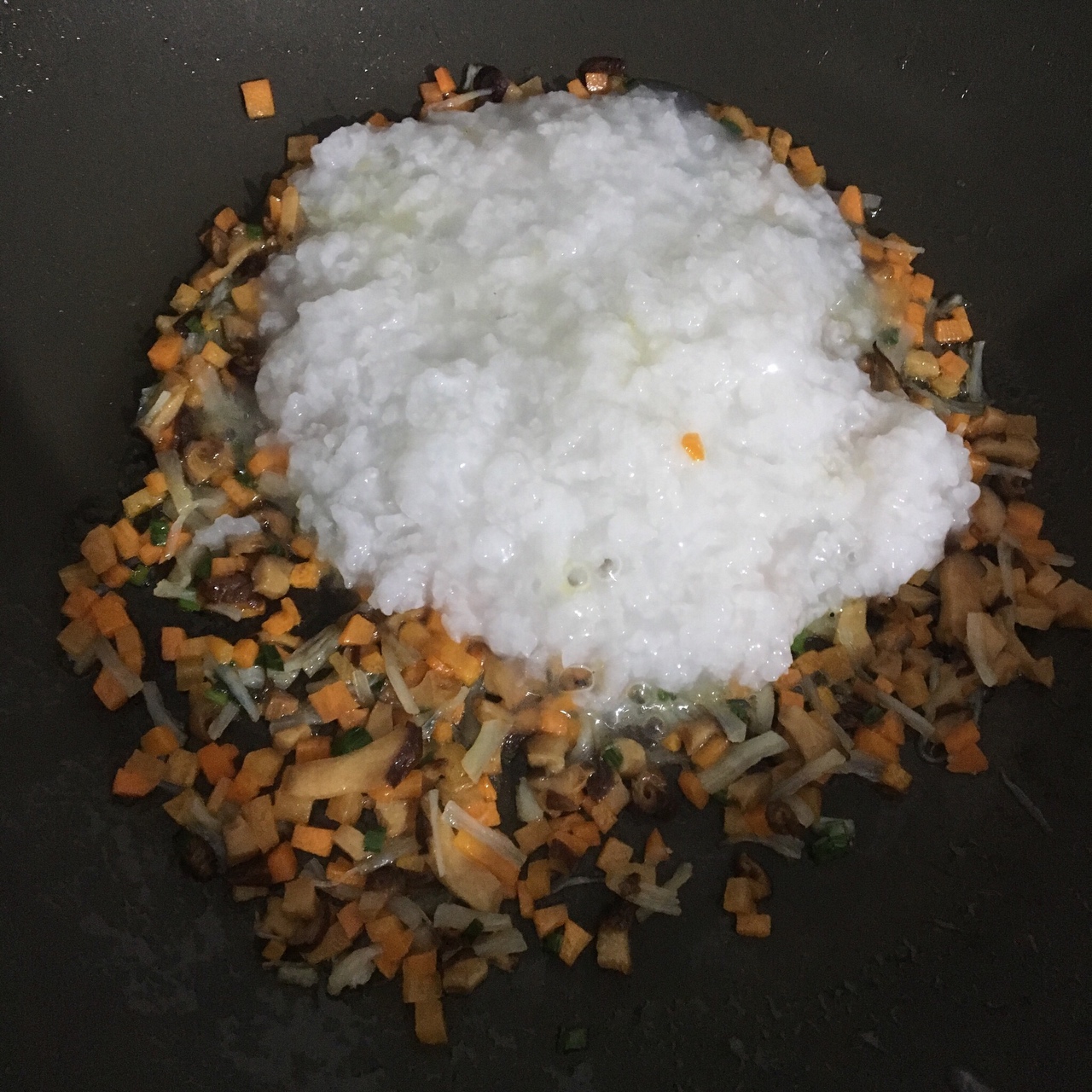 宝宝辅食：干贝香菇粥的做法 步骤4