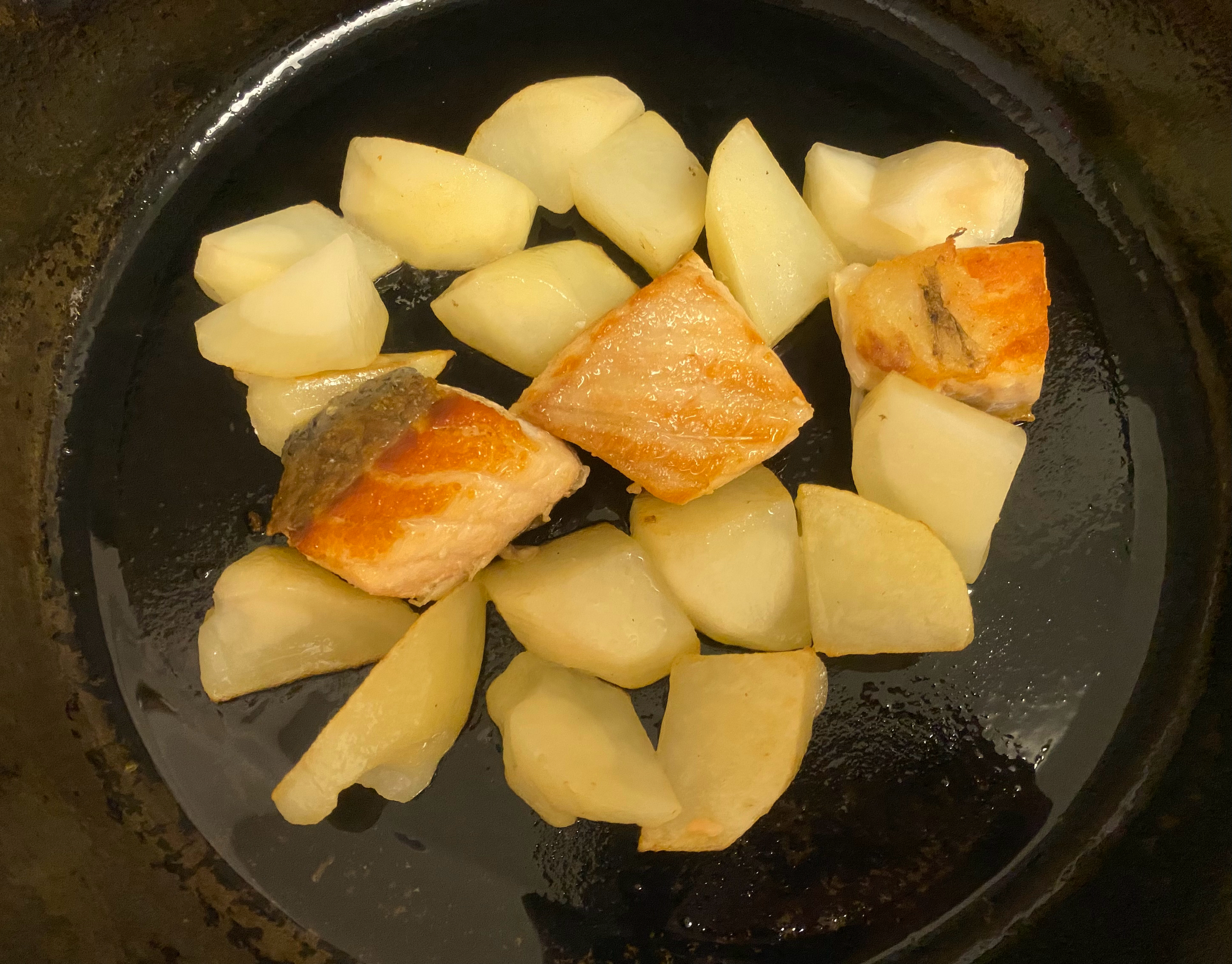 紫苏叶土豆鱼汤的做法 步骤2