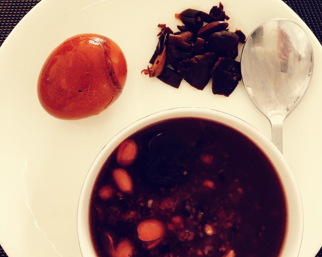 血糯米黑米薏米杂粮粥