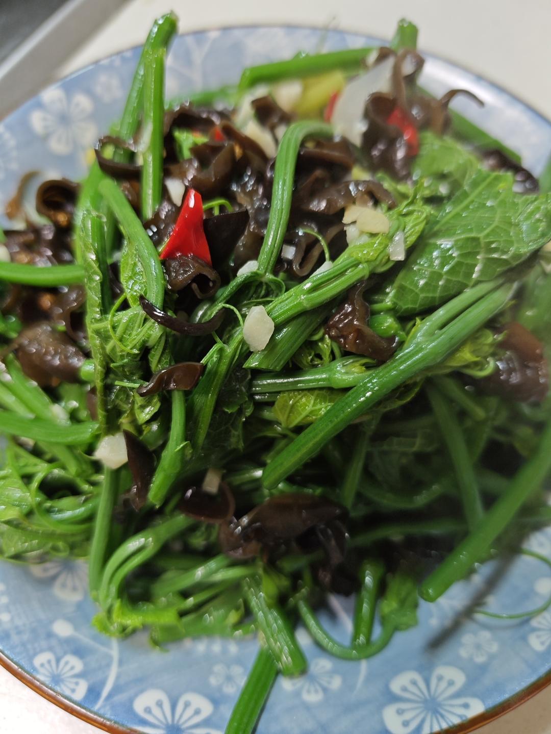 脆爽下饭的炝拌丝瓜尖