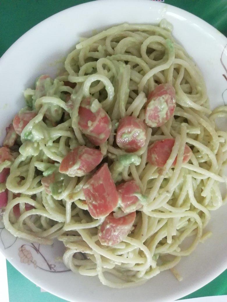 小清新牛油果火腿意面