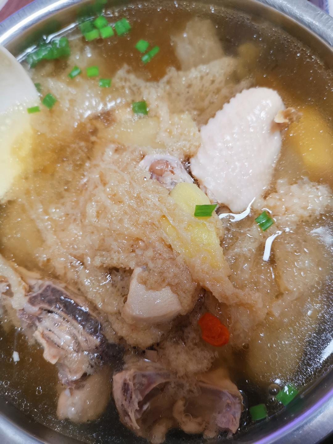竹荪椰子鸡汤