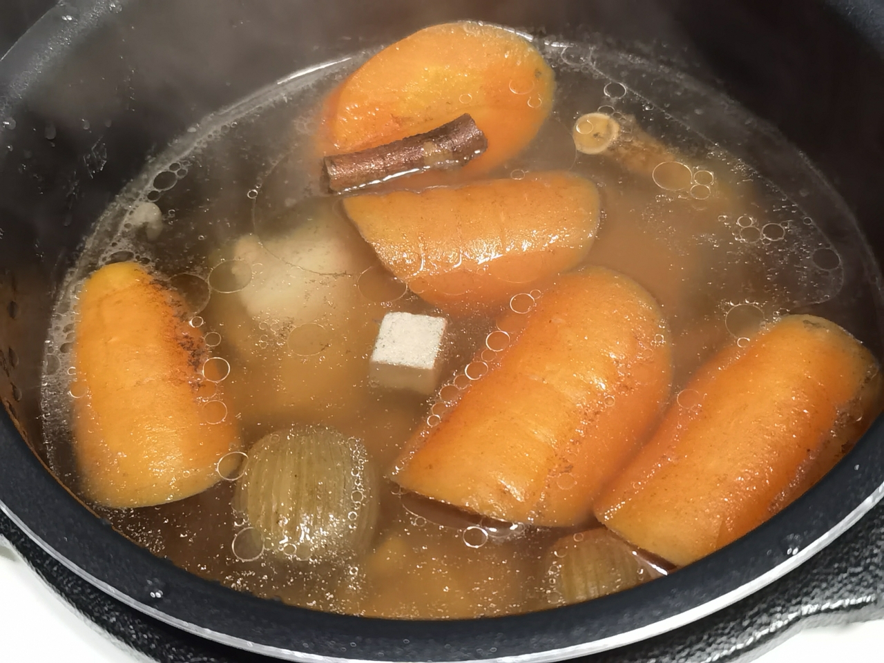 春季祛湿汤～五指毛桃茯苓猪骨汤的做法