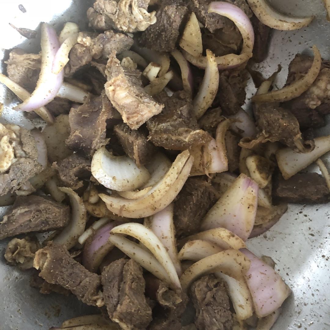 孜然大葱炒牛肉