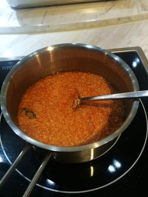 跟着五星大厨学 | 西班牙蒜香大虾配中东小米的做法 步骤3