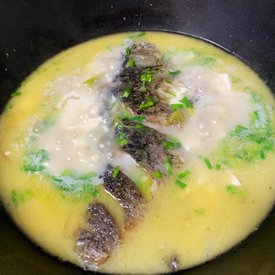 奶白鲫鱼豆腐汤|一条鱼最后的温柔