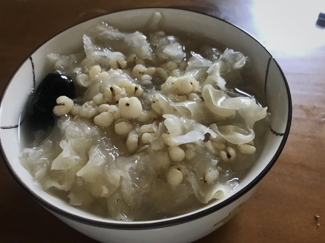 红枣薏米银耳羹