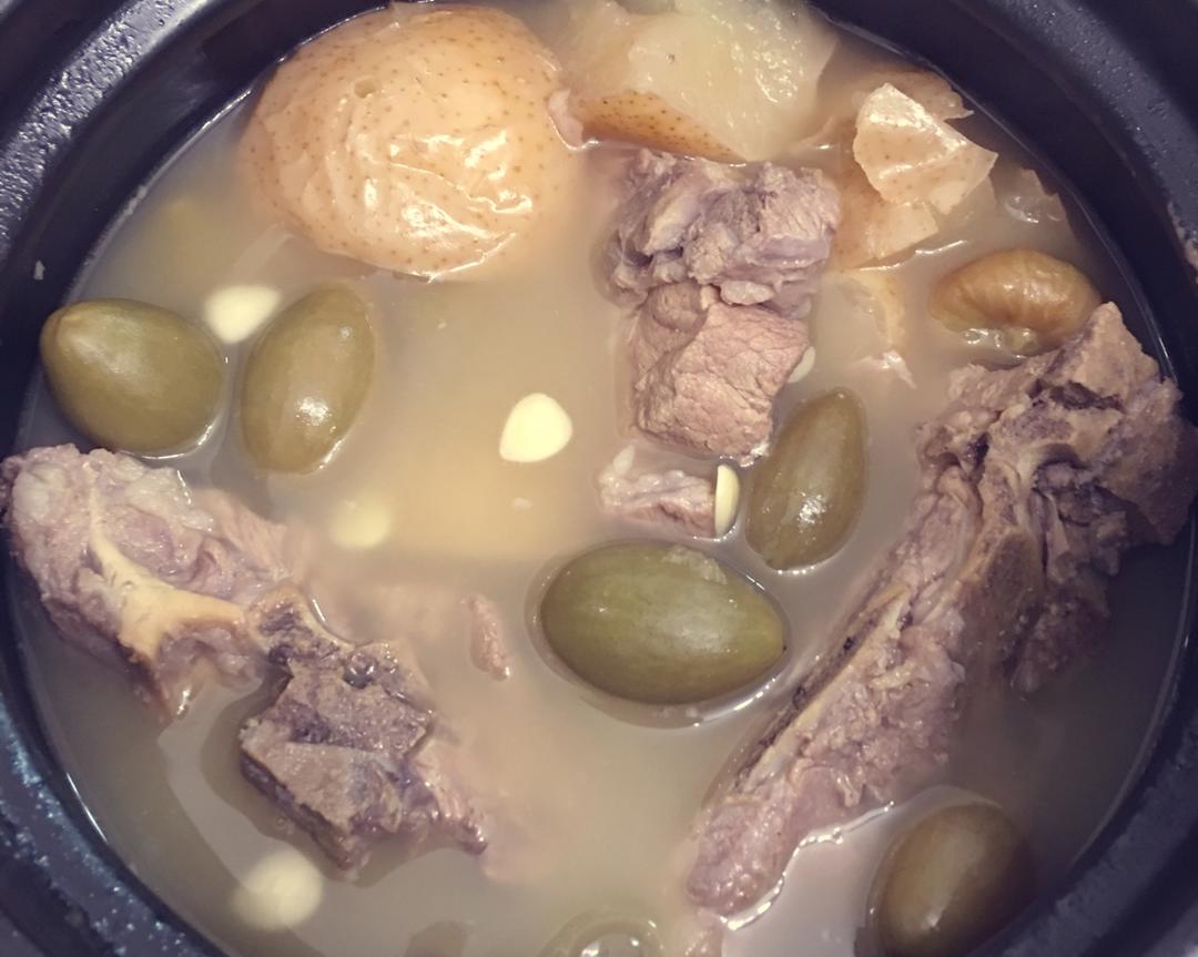 清肺利咽@青橄榄雪梨猪骨汤