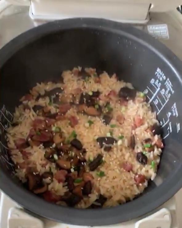 电饭锅版香菇腊肠饭