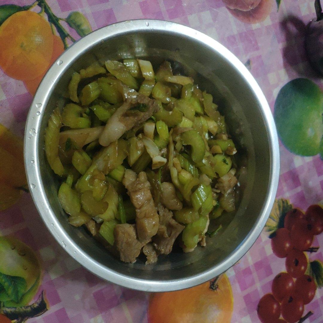 下饭芹菜炒肉