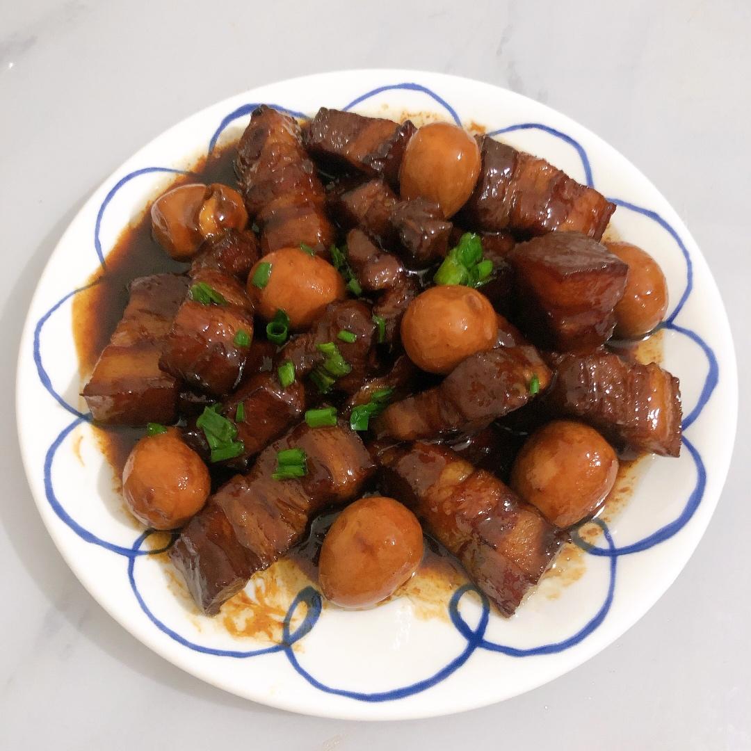 加了鹌鹑蛋后，这盘红烧肉，美味的逆天啦——鹌鹑蛋烧肉（孔瑶食谱）