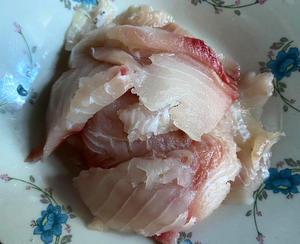 【减脂食谱】水煮鲷鱼片的做法 步骤1