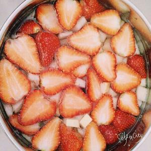 草莓雪梨甜汤的做法 步骤3