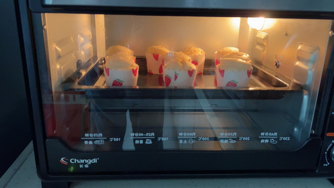 纸杯蛋糕不开裂（可做戚风蛋糕）