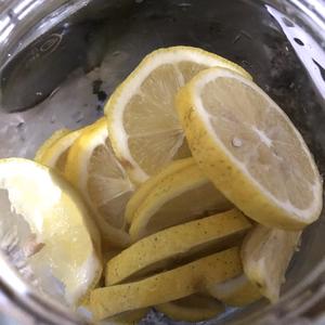柠檬话梅蜂蜜的做法 步骤2