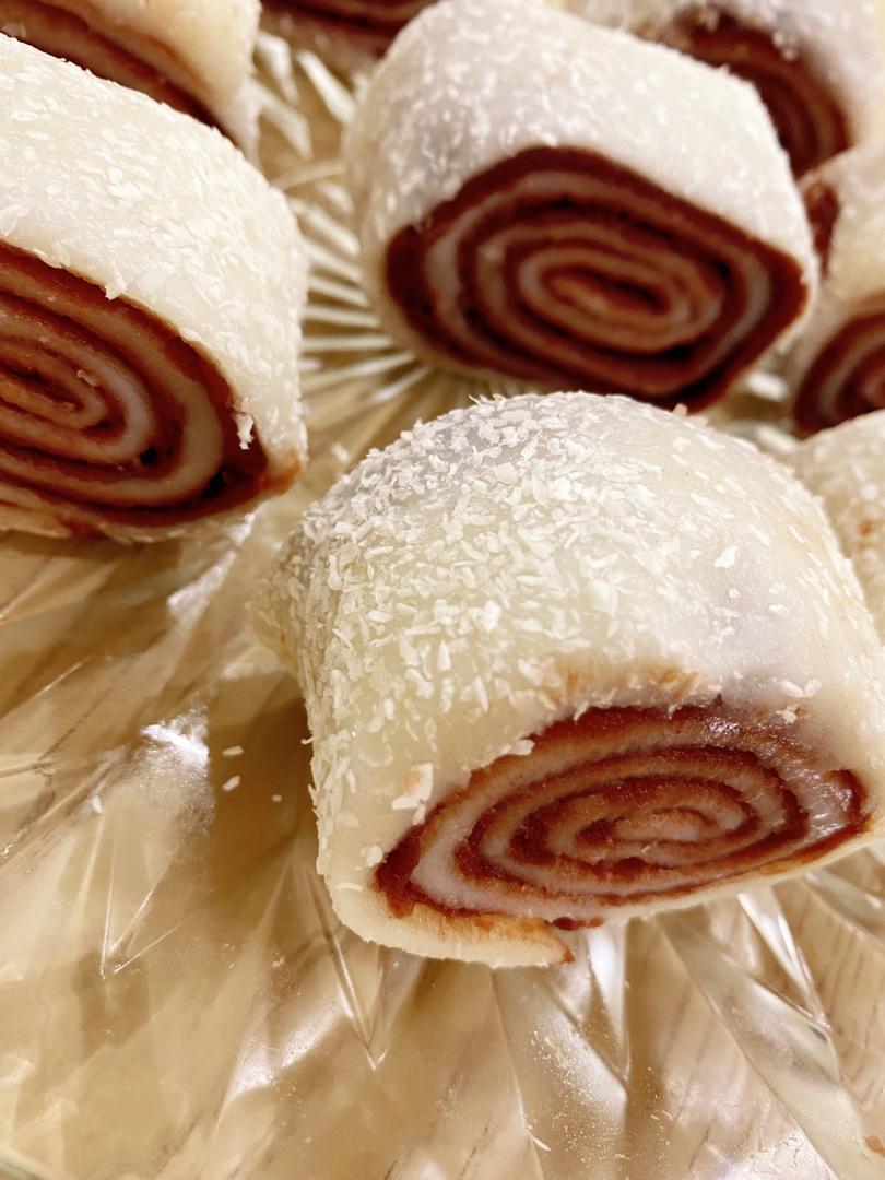 异异学烘焙做的椰蓉豆沙糯米卷