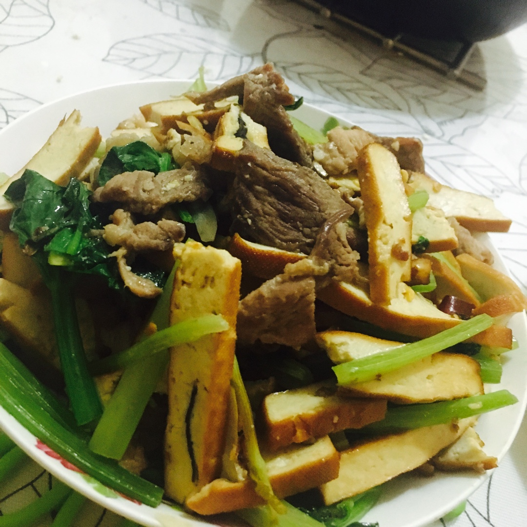芹菜香干炒肉丝