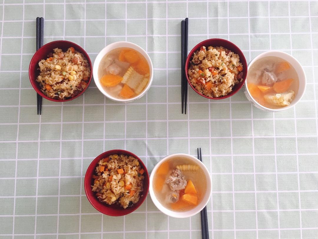 超快手的电饭锅腊肠焖饭