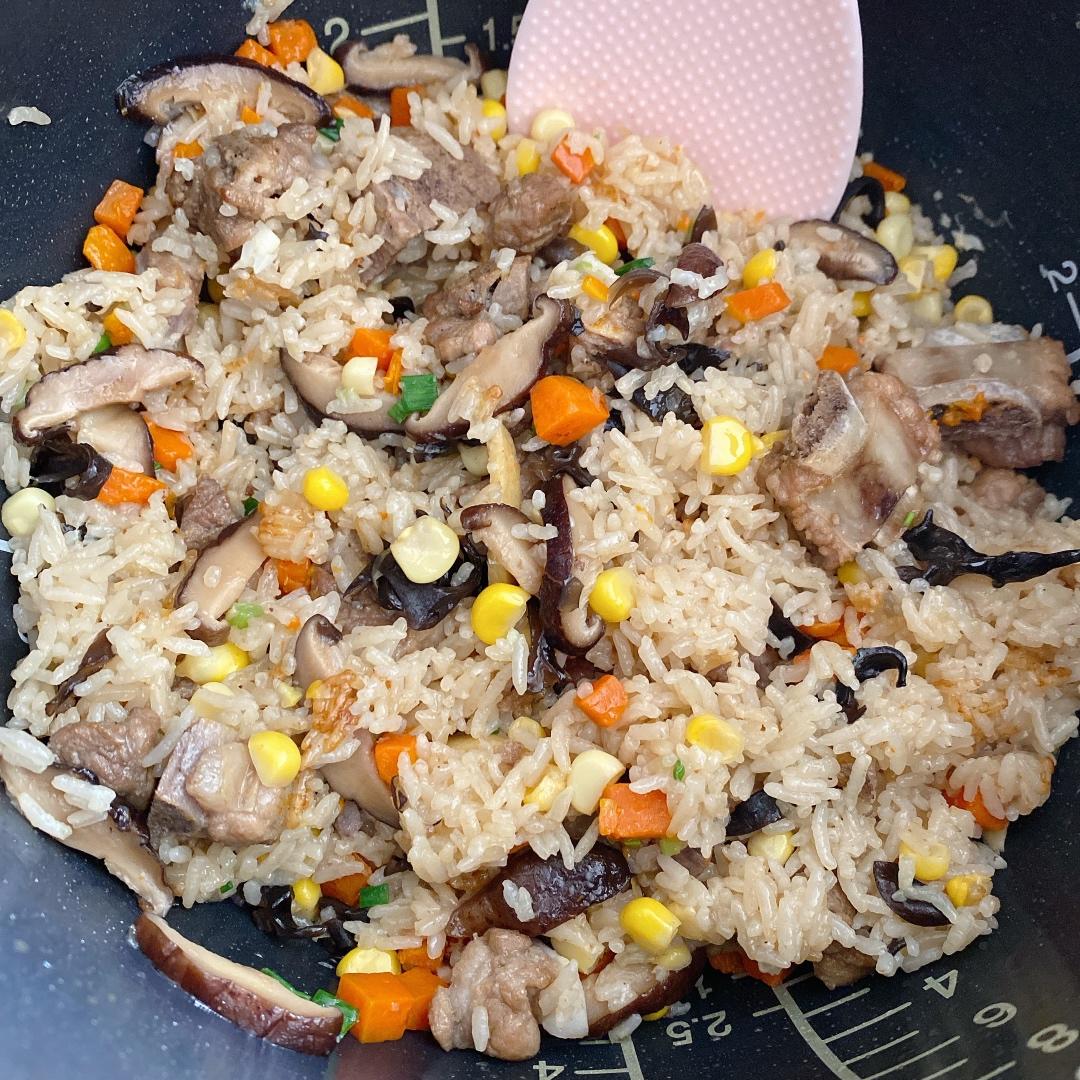 喷香排骨焖饭（爆好吃）