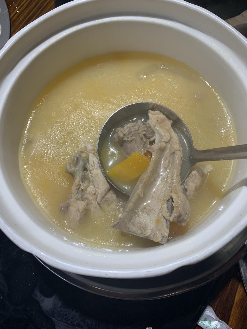 xiaoru的厨房做的美女汤补充胶原蛋白丰胸美白水嫩的白木耳青木瓜鸡汤