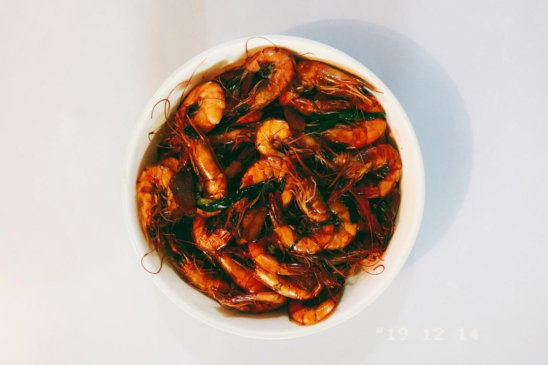 吃完还会继续舔手指的    快手油闷大虾