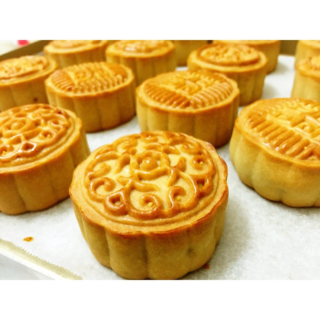 广式月饼—蛋黄莲蓉月饼