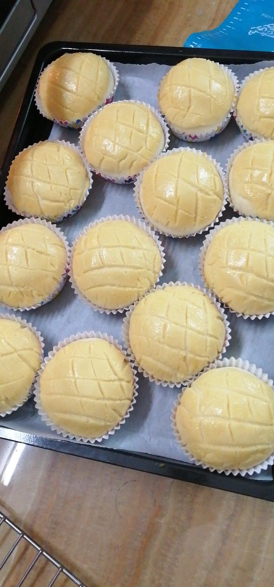 好吃到炸裂的港式菠萝包（附带制作酥皮的小视频）