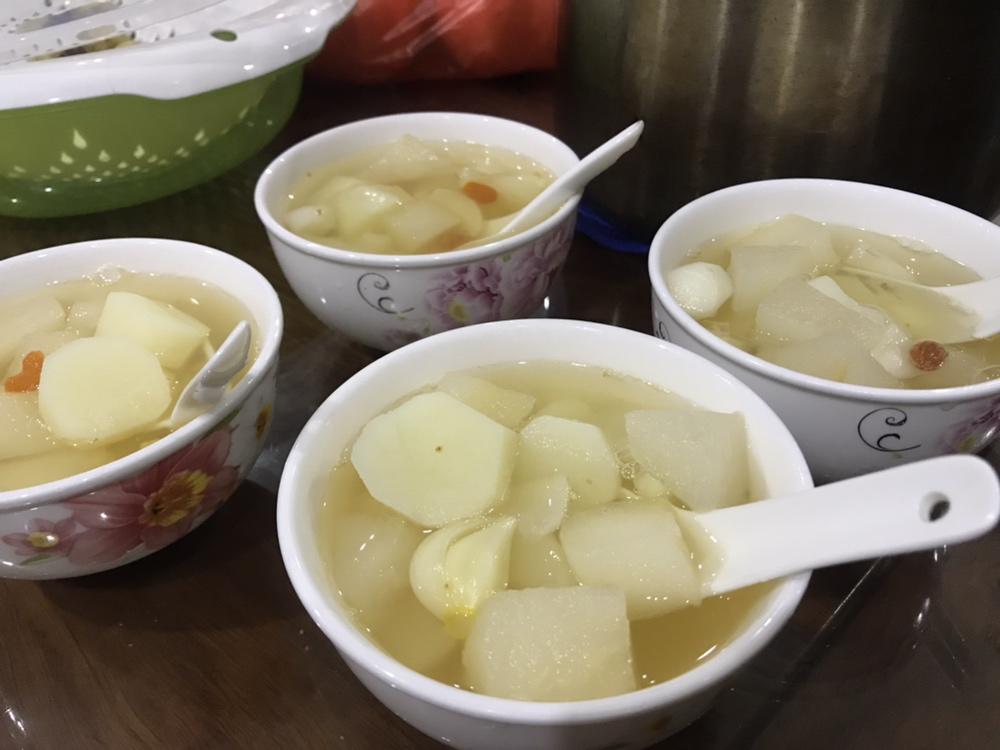 马蹄雪梨银耳糖水