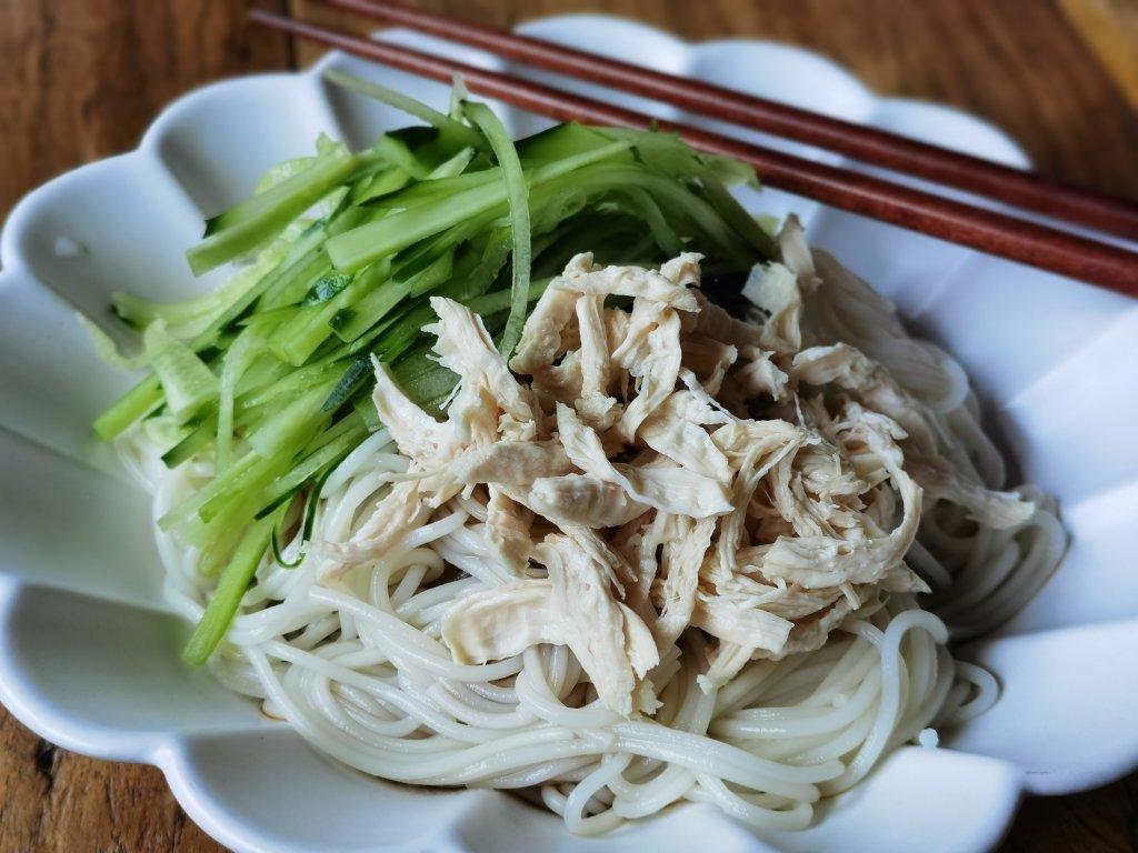 爽口的夏日青瓜凉面
