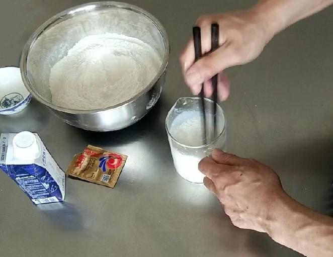 纯奶手撕吐司的做法 步骤1