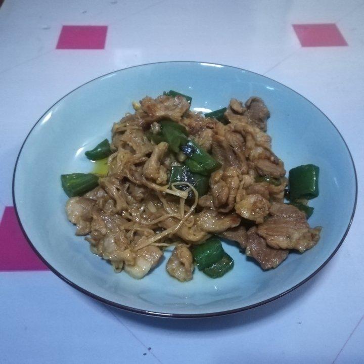 五花肉金针菇吵菜椒