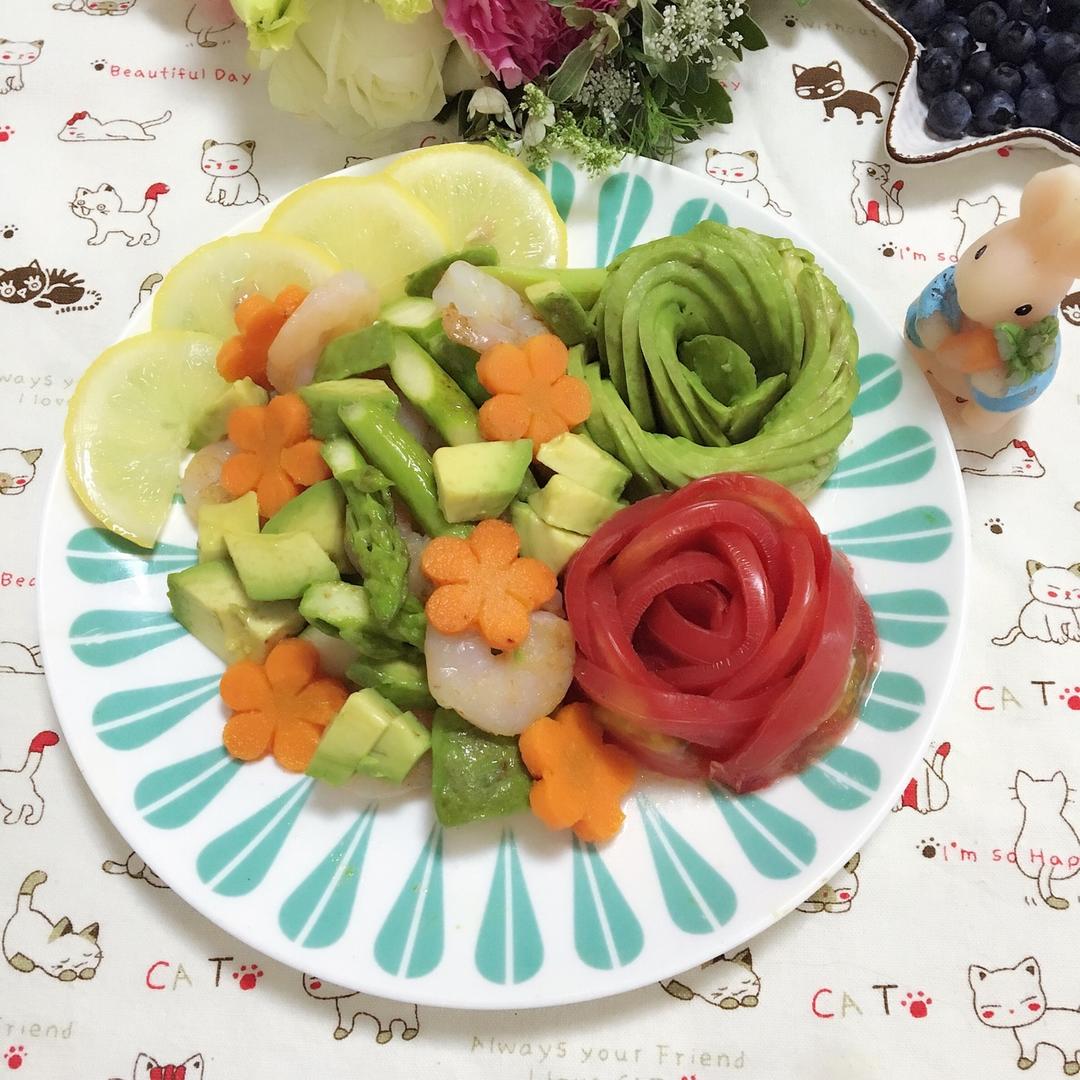 青柠牛油果大虾色拉