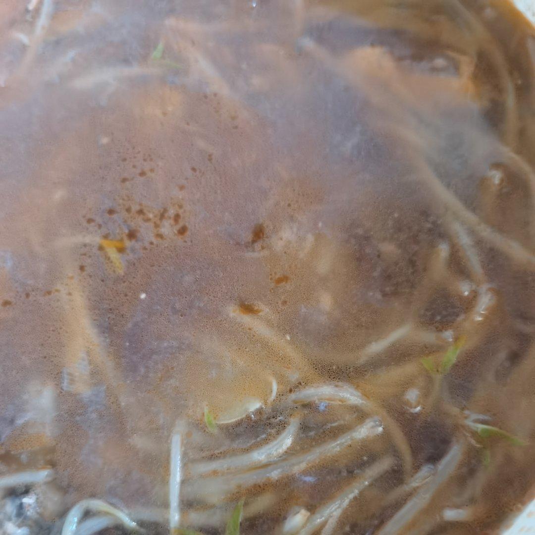 宝宝营养餐——鲜得掉眉毛的虾滑豆芽汤