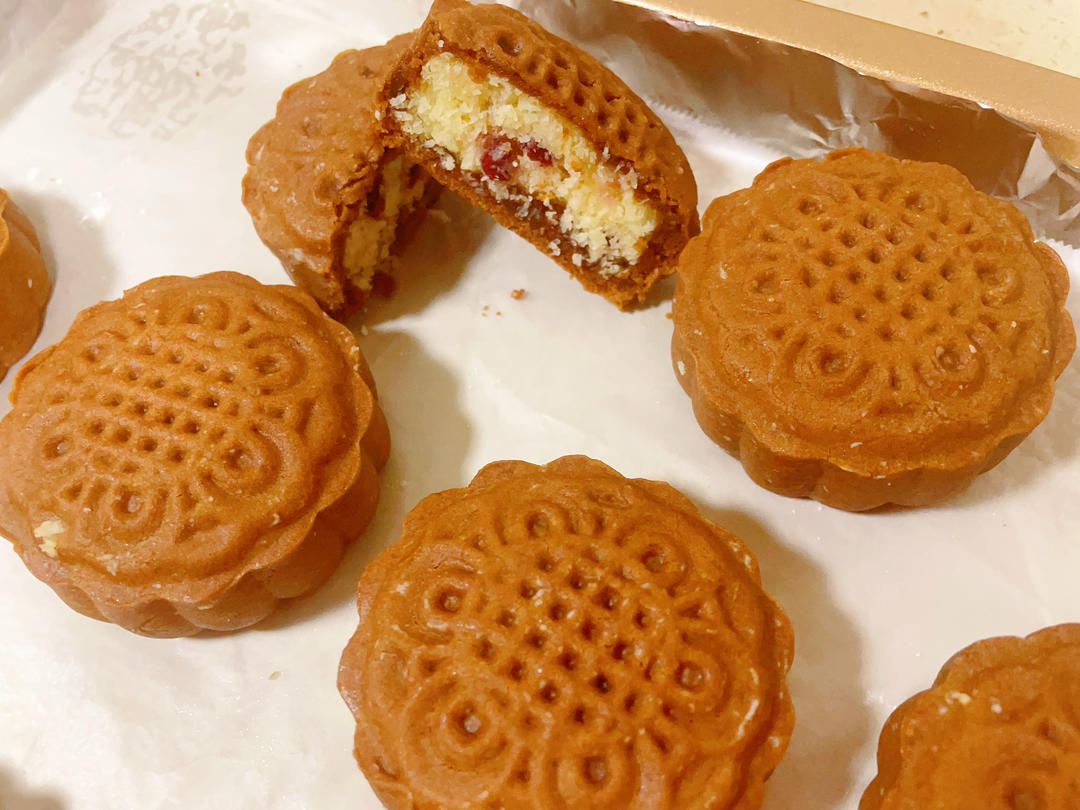 黑糖椰蓉蔓越莓月饼的做法
